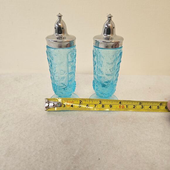VTG Westmoreland Ice Blue Grape Salt and Pepper Shakers - Picture 7 of 8